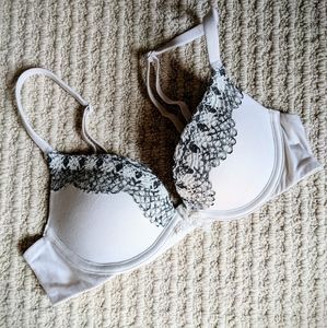Victoria's Secret 32A Pushup Bra